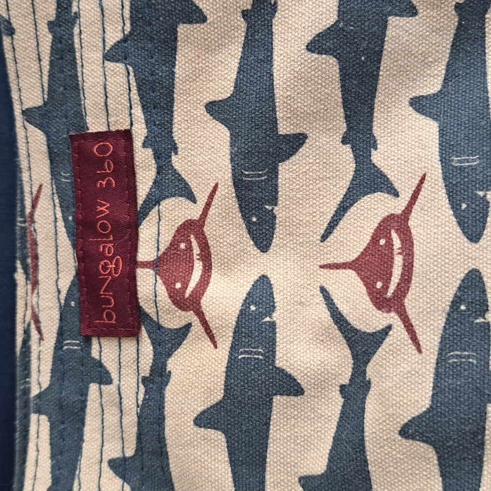 Bungalow 360 Shark Messenger Bag - Picture 2 of 4